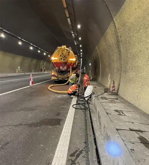 洮南隧道排水渠清淤